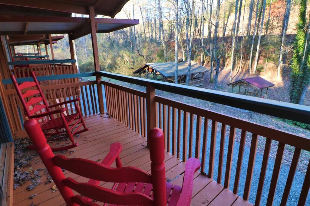 Amazing Cabin Fireplace And Stream #11 هيلين المظهر الخارجي الصورة