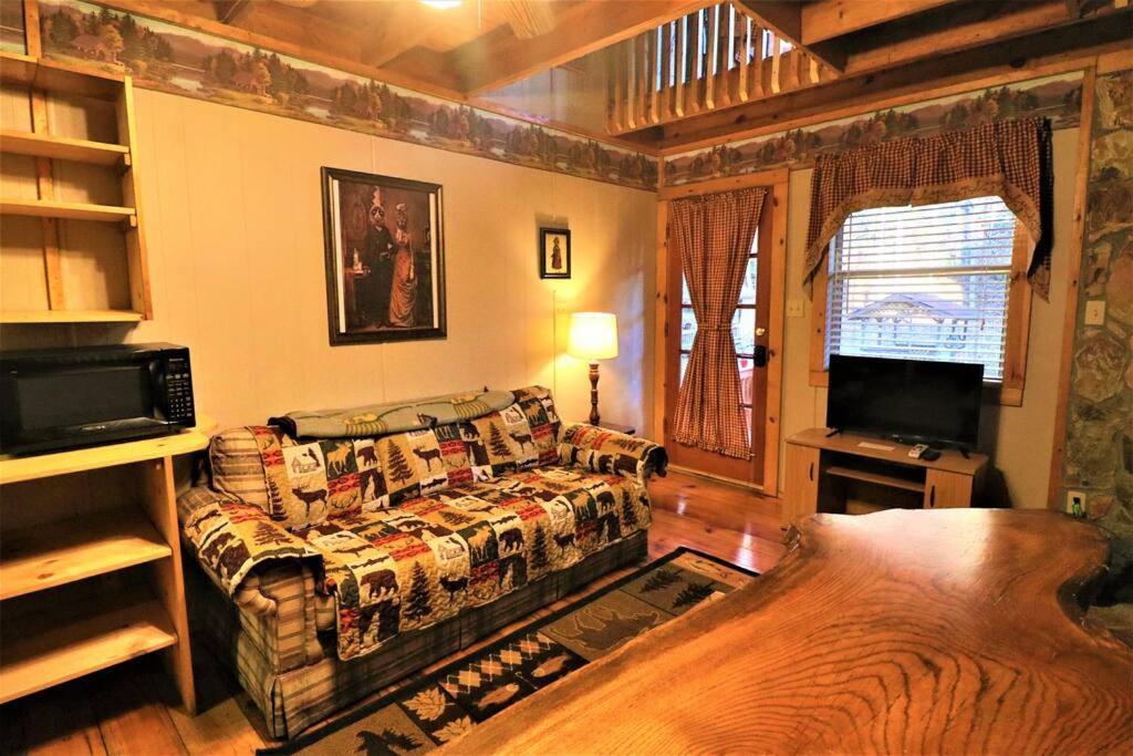 Amazing Cabin Fireplace And Stream #11 هيلين المظهر الخارجي الصورة