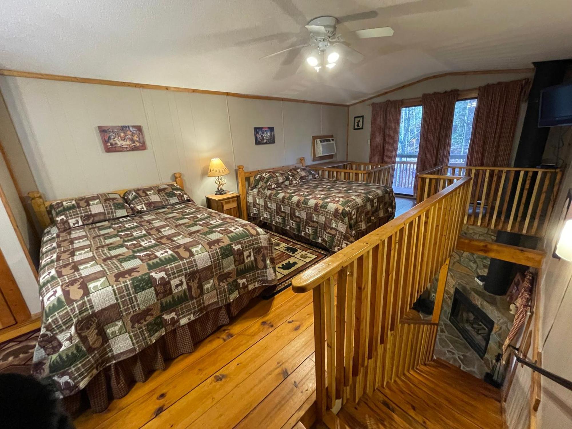 Amazing Cabin Fireplace And Stream #11 هيلين المظهر الخارجي الصورة
